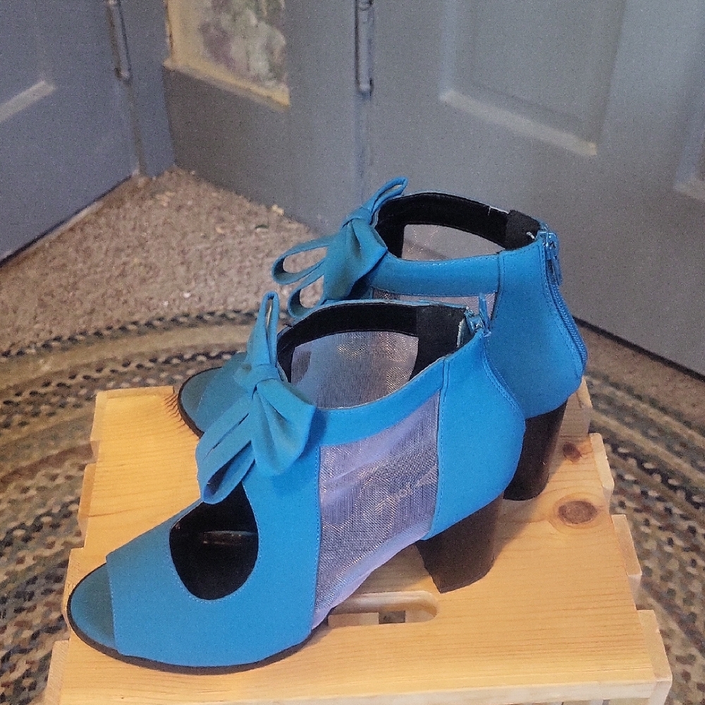 Chic Blue Women's Heels with Bow Accent
